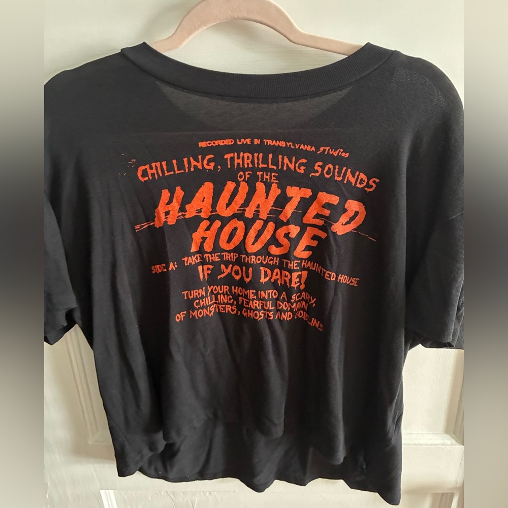 XL Discount Cemetery Chilling Sounds Haunted House Flowy Boxy Cropped Tee shirt
